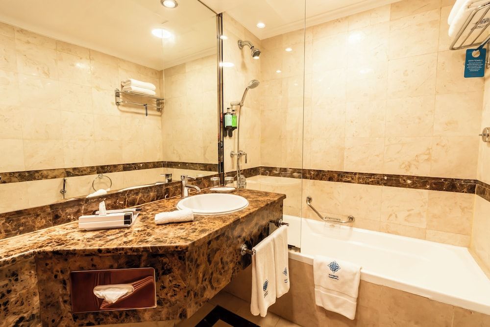 undefined Royal Ascot Hotel 8