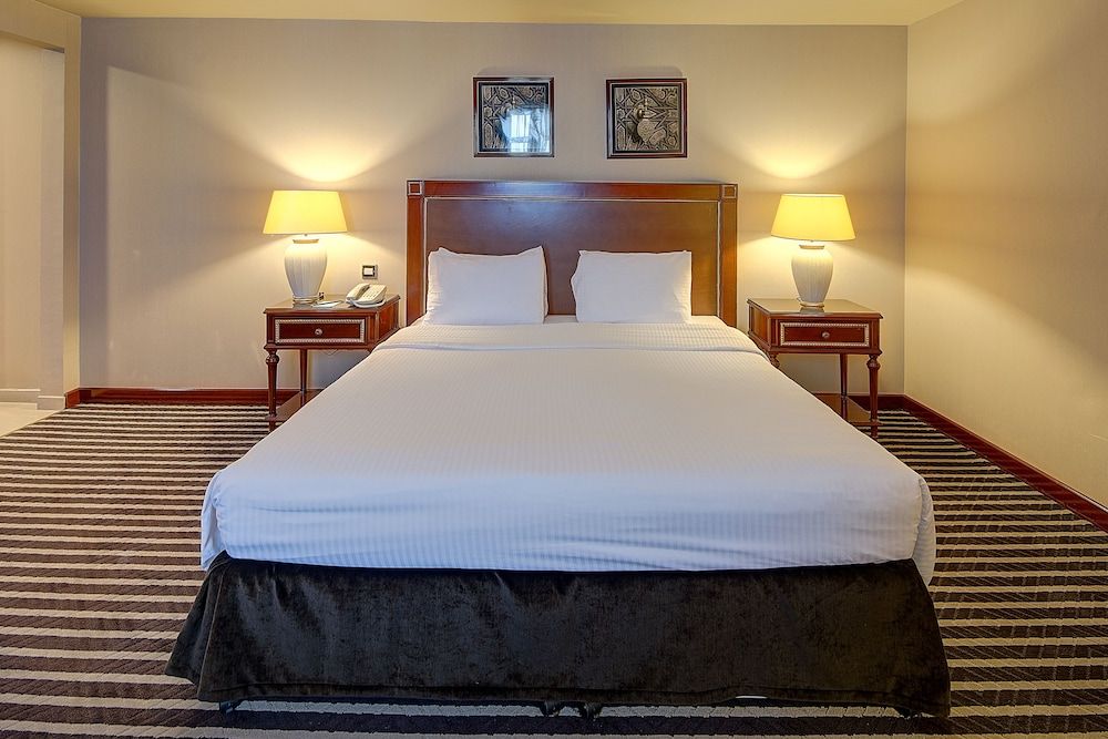 undefined Royal Ascot Hotel 5