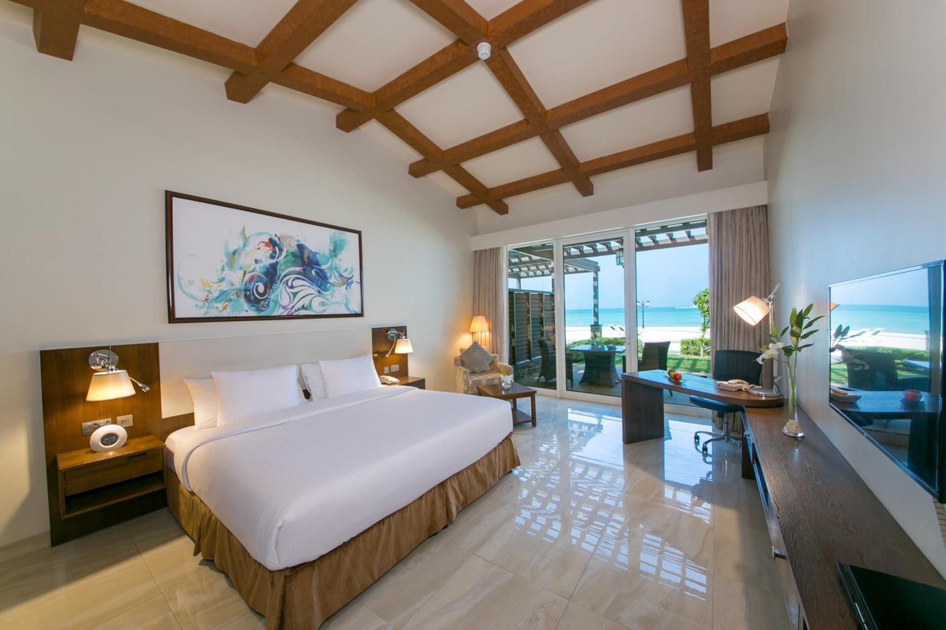 Premium Beachfront Chalet King Room with Garden Private Terrace And Parking 
