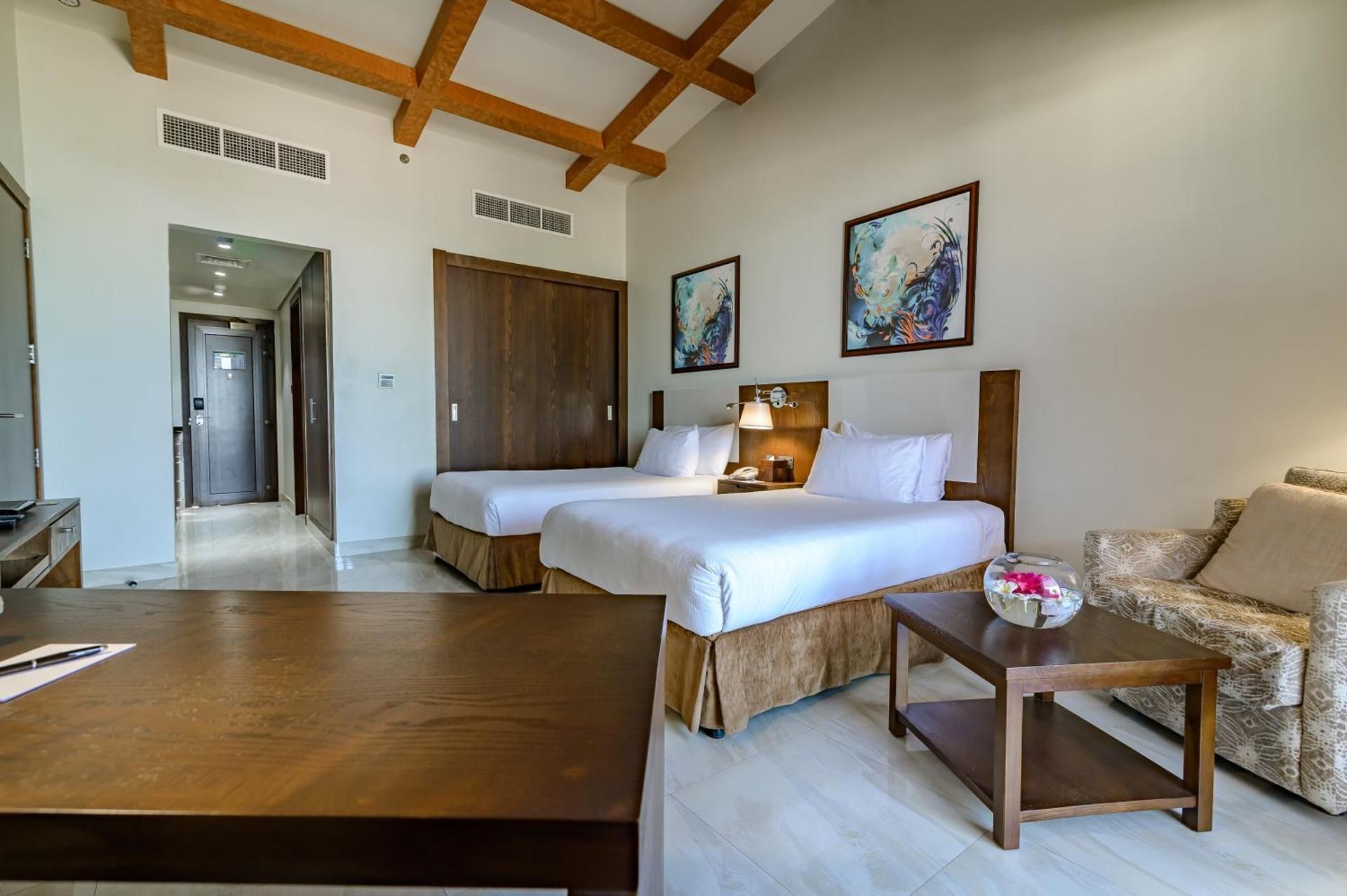 Beachside chalet double room with two beds, garden, private terrace and parking