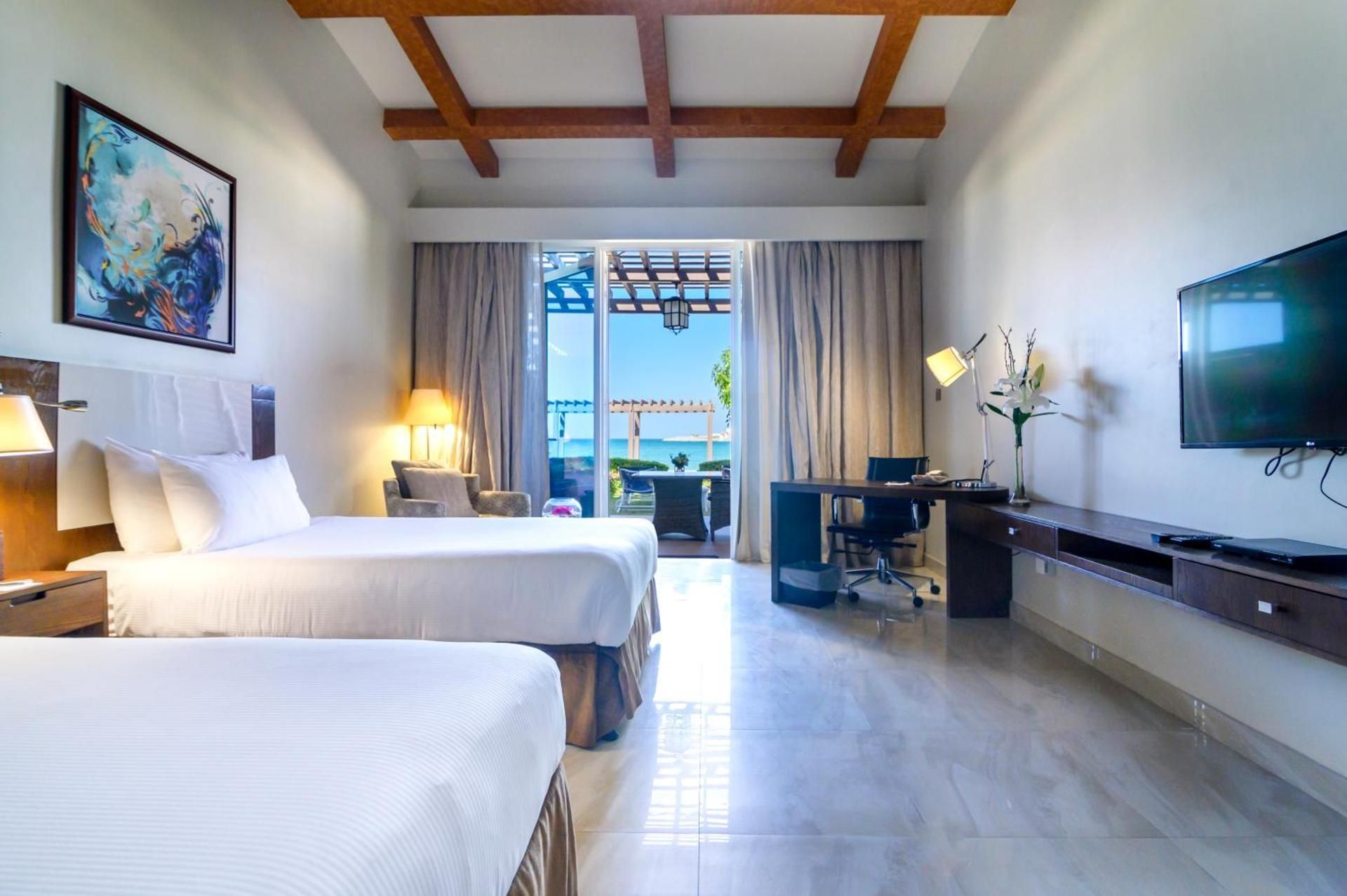 Premium Beachfront chalet double room with two beds with Garden, private terrace and parking