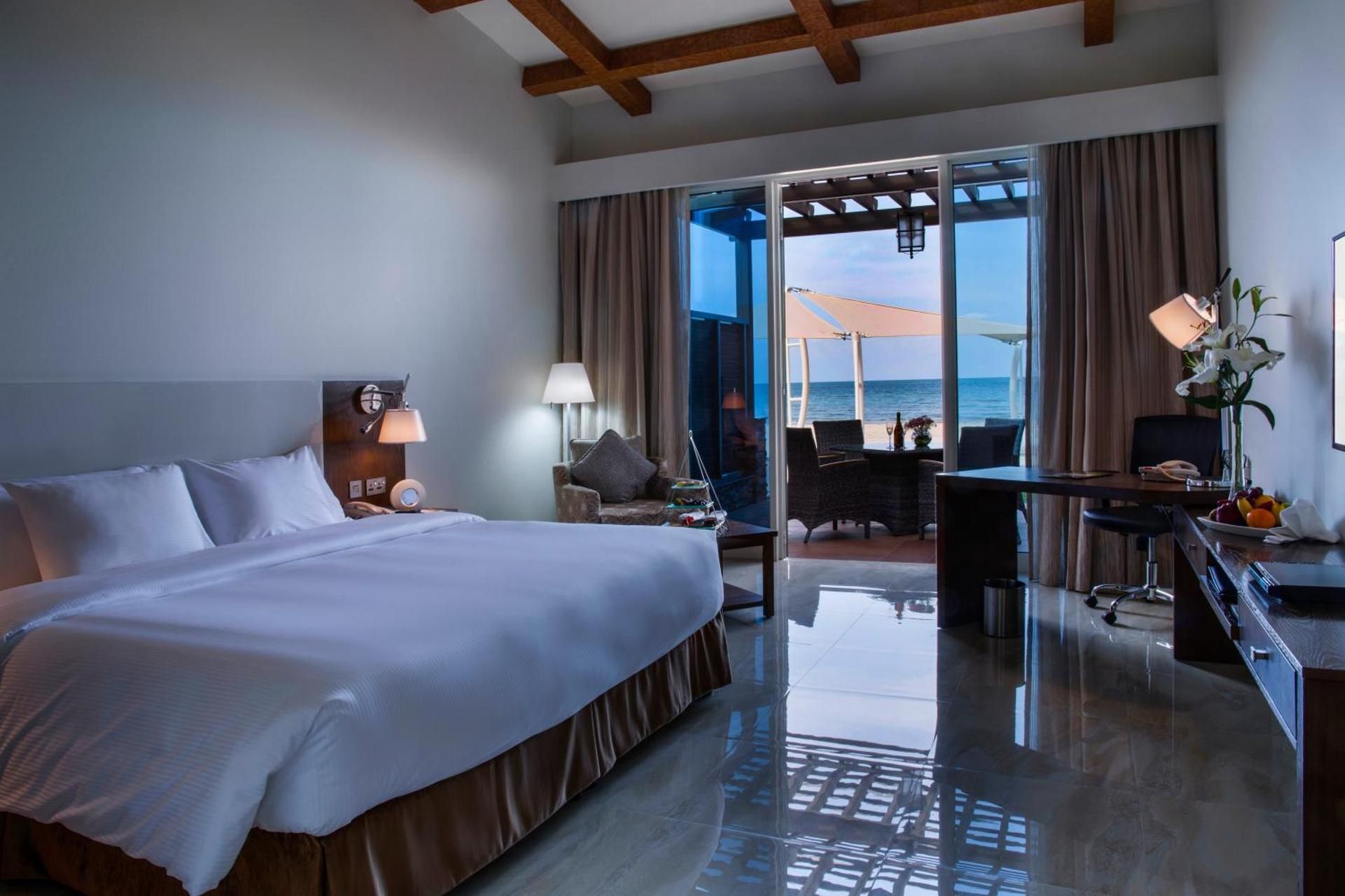 Premium Beachfront Chalet King Room with Garden Private Terrace And Parking 