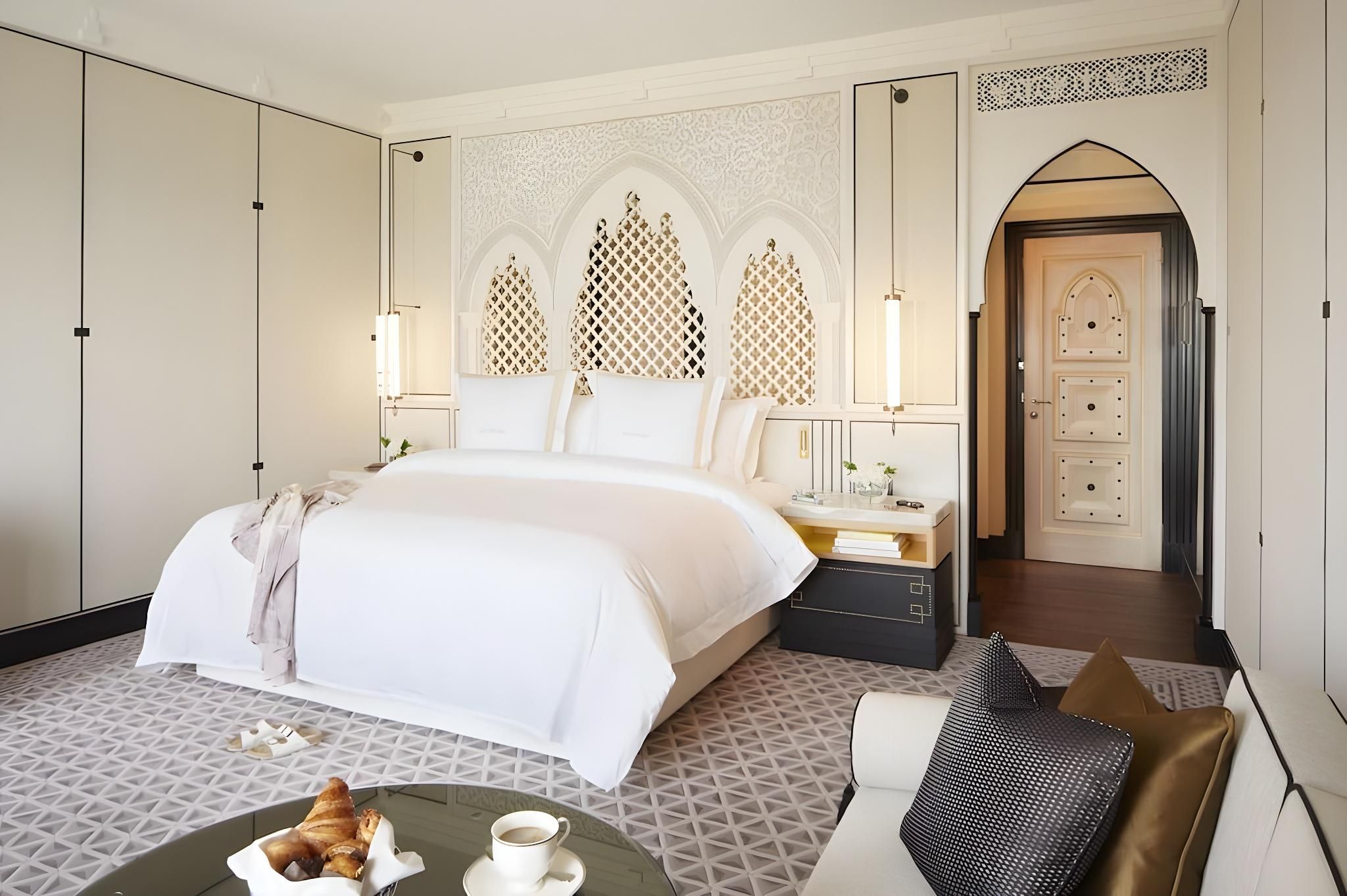 Club Arabian Room