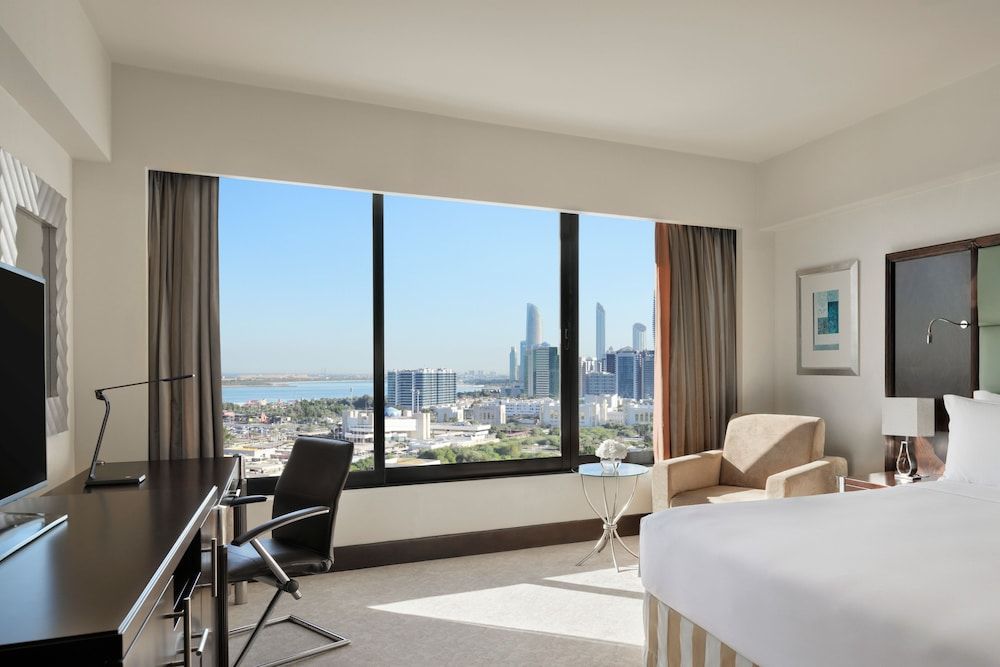 InterContinental Abu Dhabi by IHG Classic Room, 1 King Bed, Garden View 9