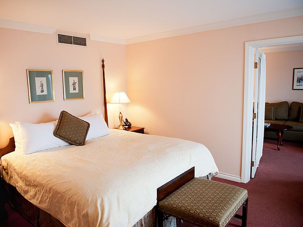 Suite, 1 King Bed with Sofa bed, City View