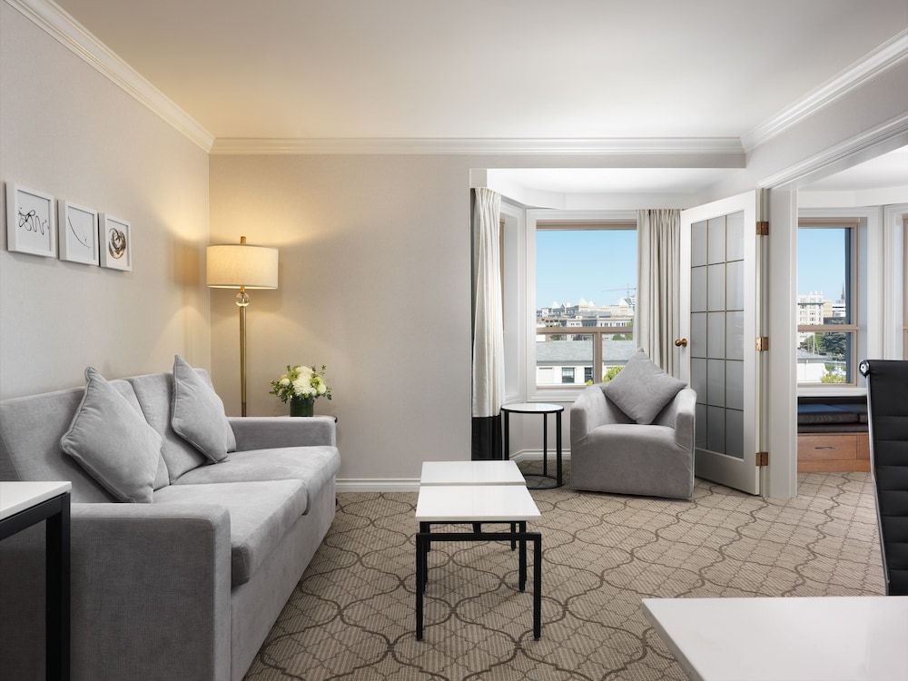 Signature Suite, 1 King Bed with Sofa bed, Harbor View
