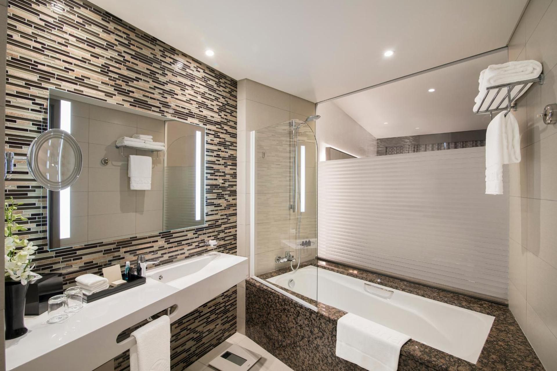 undefined Pearl Rotana Capital Centre 8