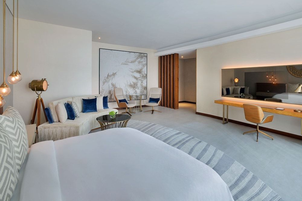 Deluxe Suite, 1 King Bed