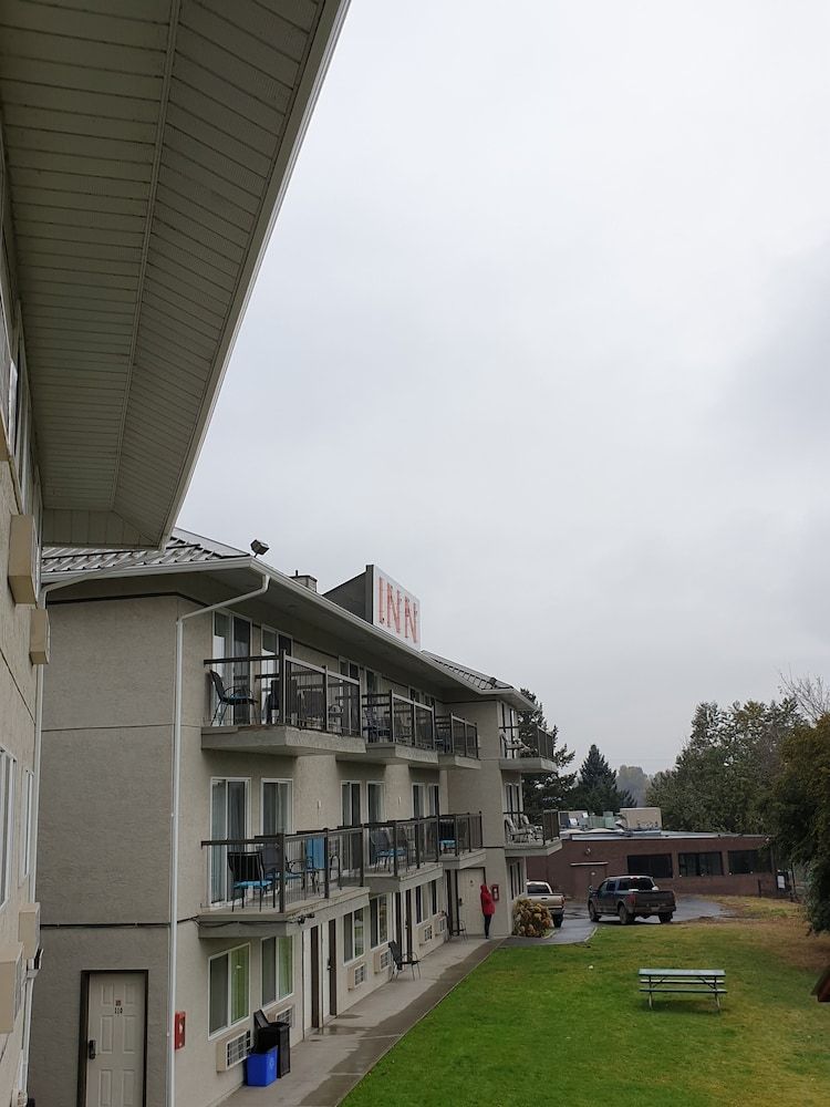 undefined Riverland Inn & Suites 9