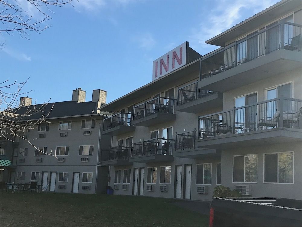 undefined Riverland Inn & Suites 5