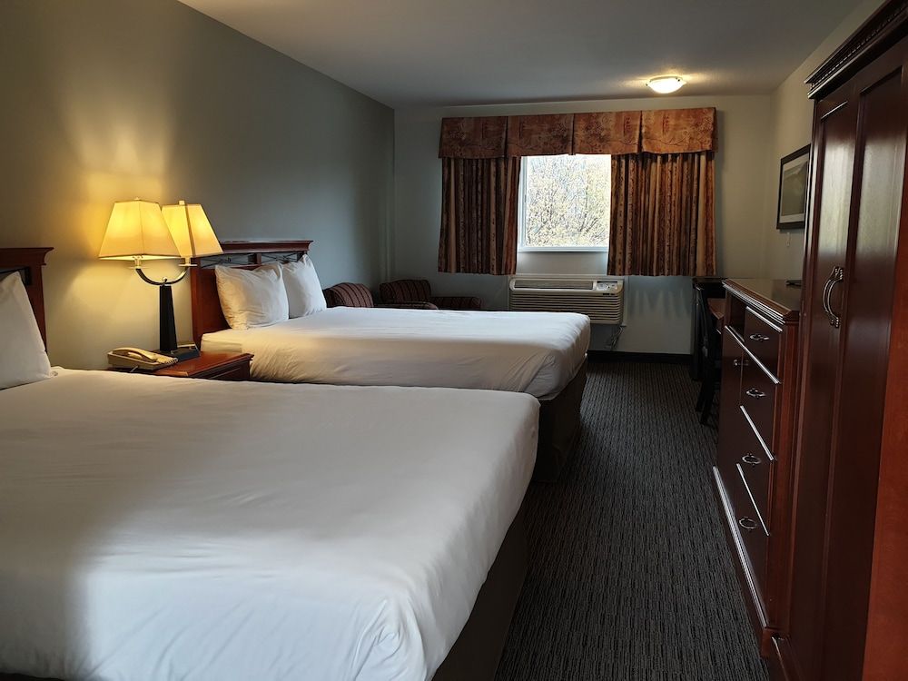 undefined Riverland Inn & Suites
