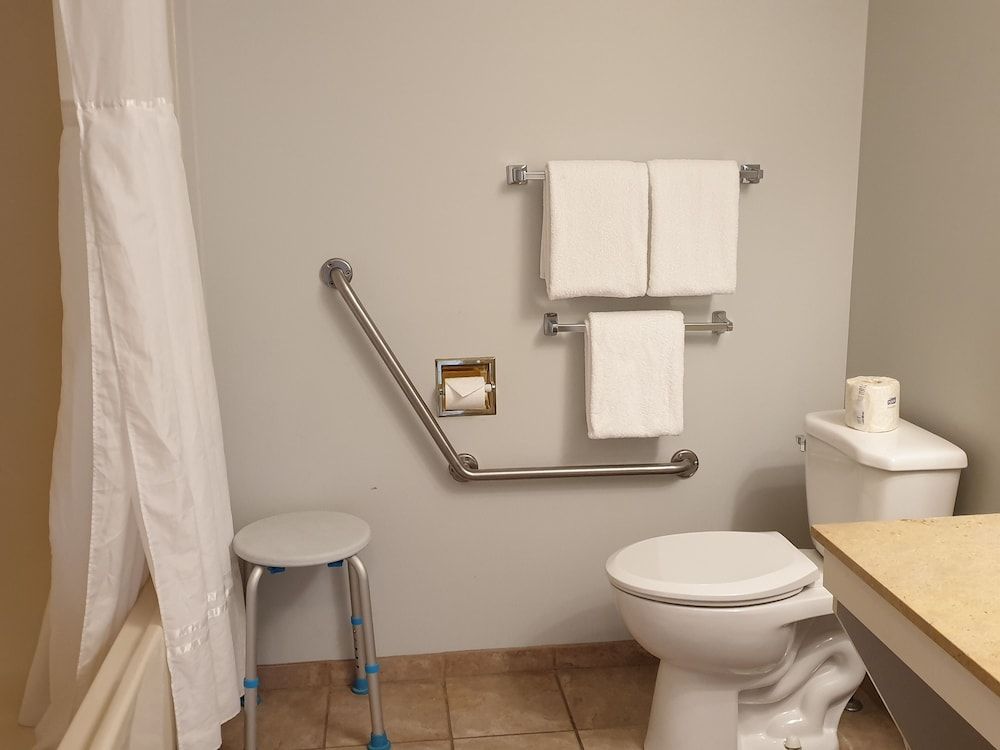 undefined Riverland Inn & Suites 3