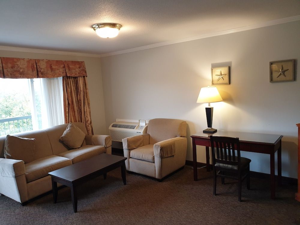 undefined Riverland Inn & Suites 5