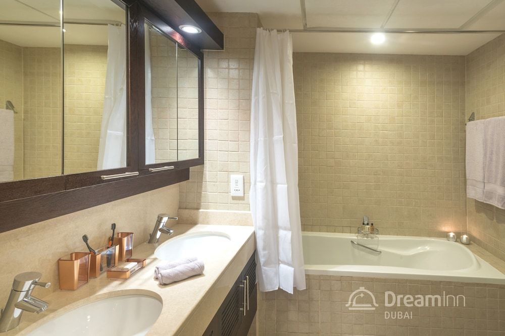 Dream Inn Dubai -Burj Residence Executive Apartment, 2 Bedrooms, City View 4