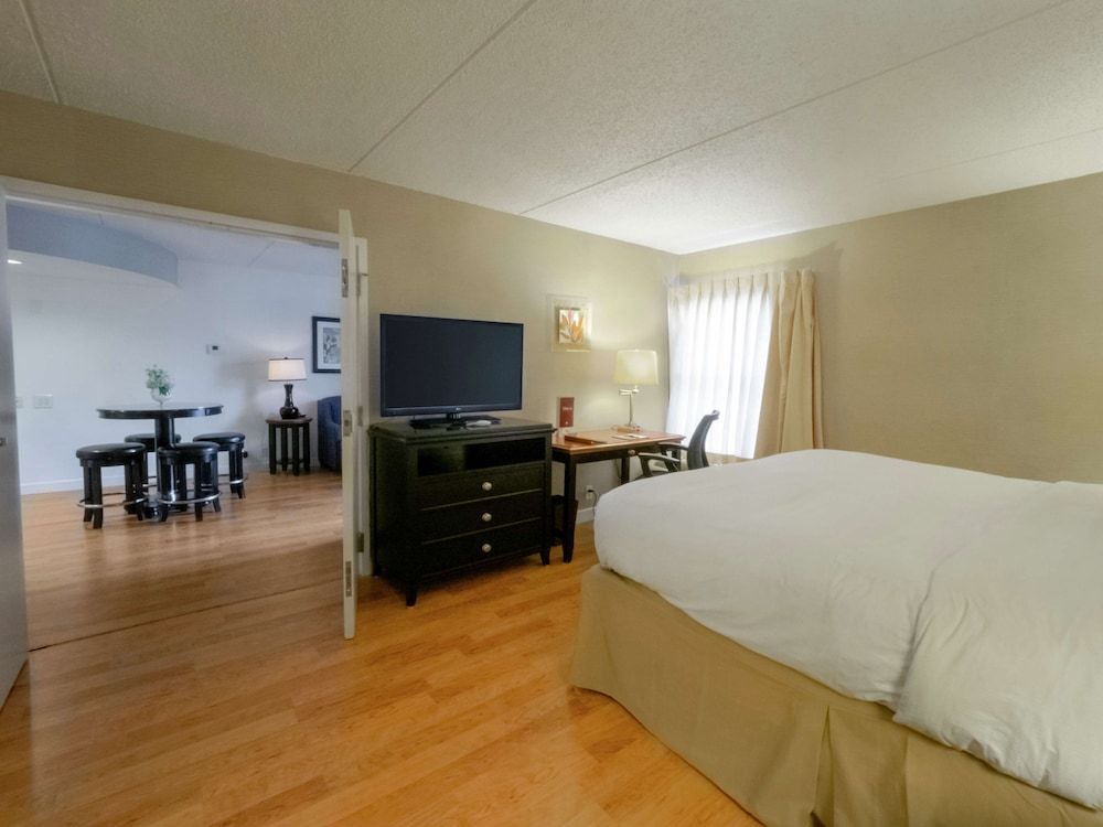 Suite, 1 King Bed, Kitchenette
