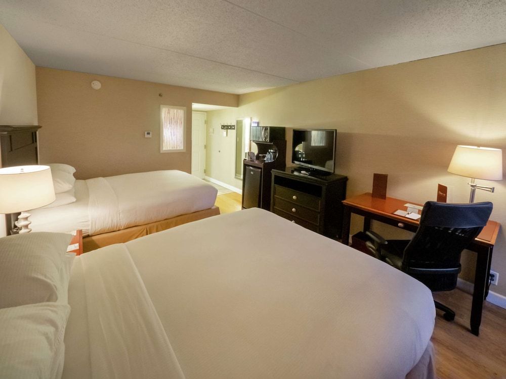 Suite, 2 Queen Beds, Kitchenette