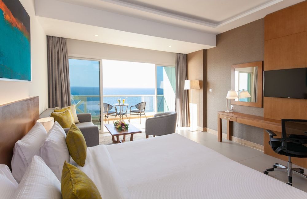 Executive Suite, 1 King Bed, Non Smoking, Sea View (One Bedroom)