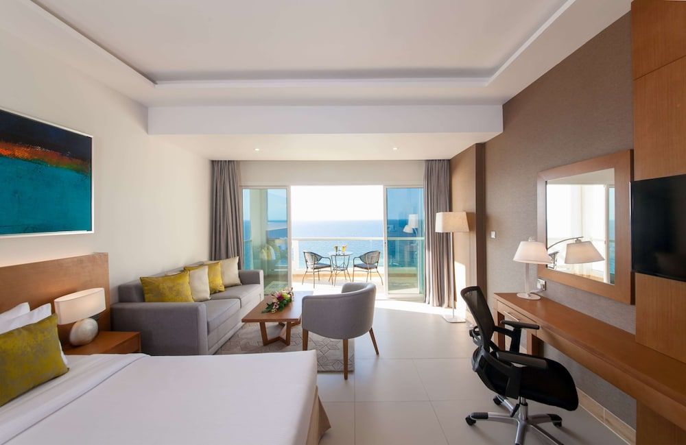 Executive Suite, 1 King Bed, Non Smoking, Sea View (One Bedroom)