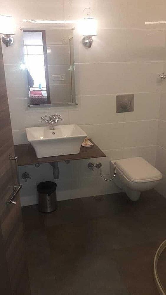 Bridge View Premium - The Mall Road Hotel Deluxe Room 13