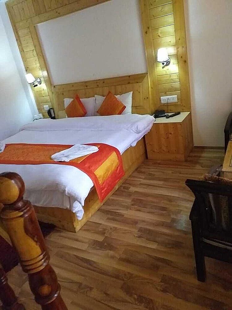 Bridge View Premium - The Mall Road Hotel Deluxe Room