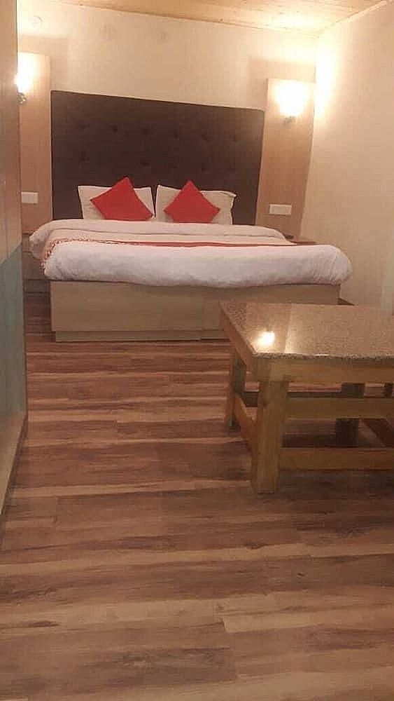 Bridge View Premium - The Mall Road Hotel Deluxe Room 9