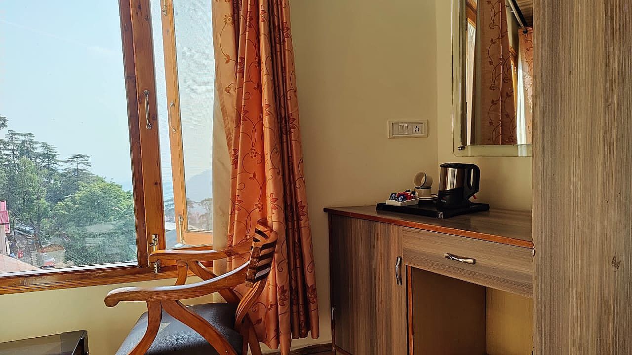 Bridge View Premium - The Mall Road Hotel Deluxe Room 15