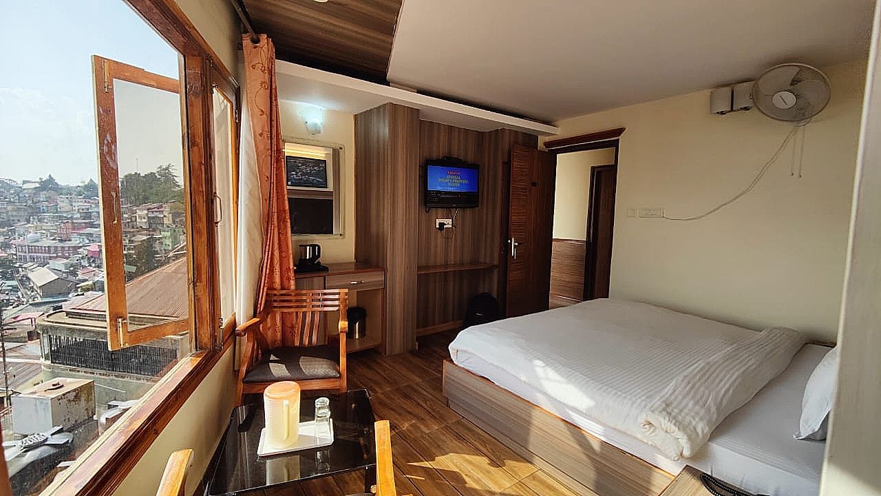 Bridge View Premium - The Mall Road Hotel Deluxe Room 14