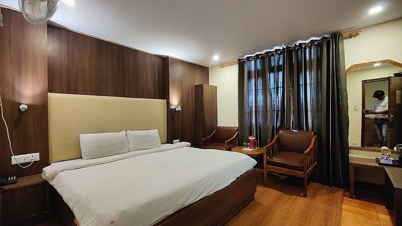 Bridge View Premium - The Mall Road Hotel Deluxe Room 11