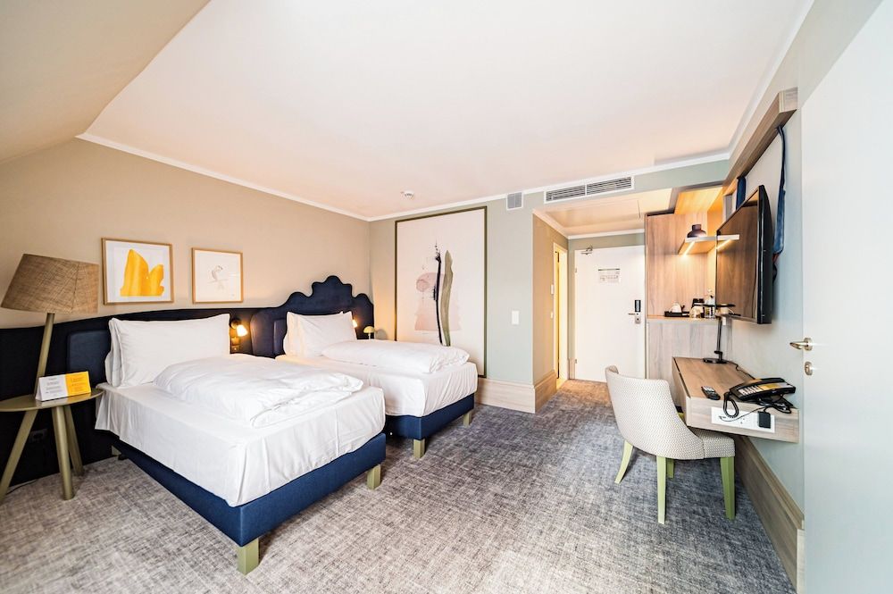 voco Vienna Prater by IHG Standard Room, 2 Twin Beds (Bath/Shower Combo) 2