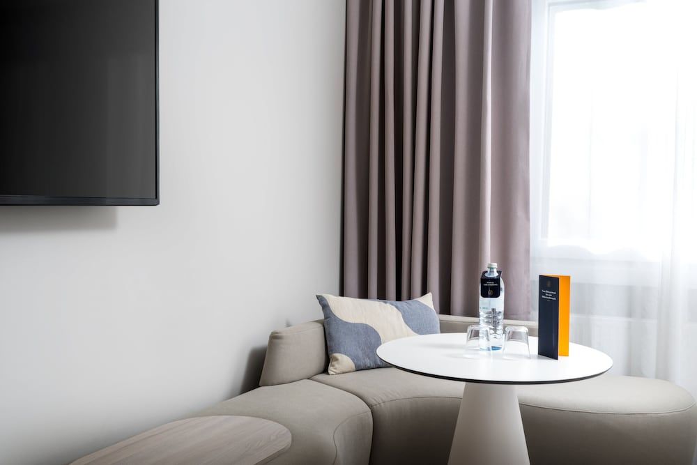 voco Vienna Prater by IHG Standard Room, 2 Twin Beds (Bath/Shower Combo) 6