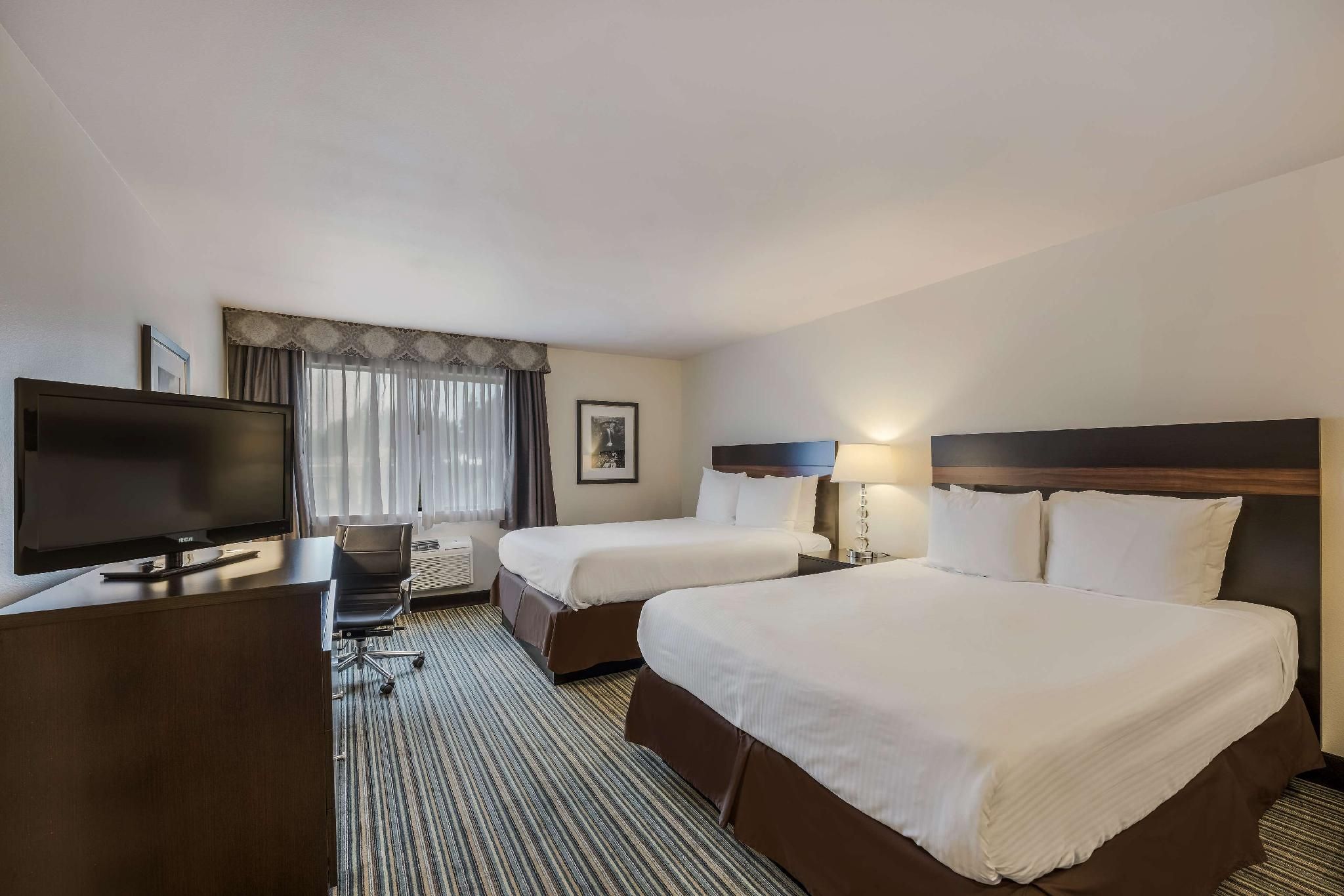 2 Queen Beds, Nonsmoking, Larger Room