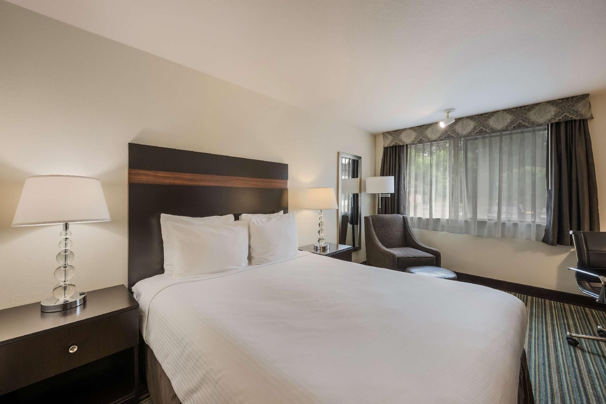 1 Queen Bed, Nonsmoking