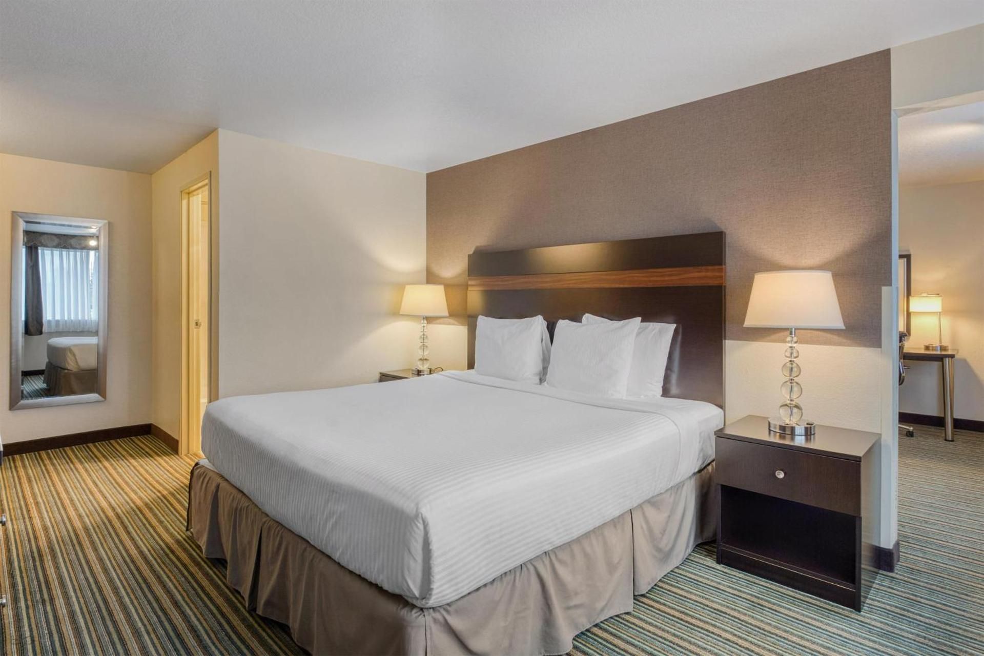 Suite - 1 King Bed, Nonsmoking, Sofabed, Living Room, 2 Bathrooms