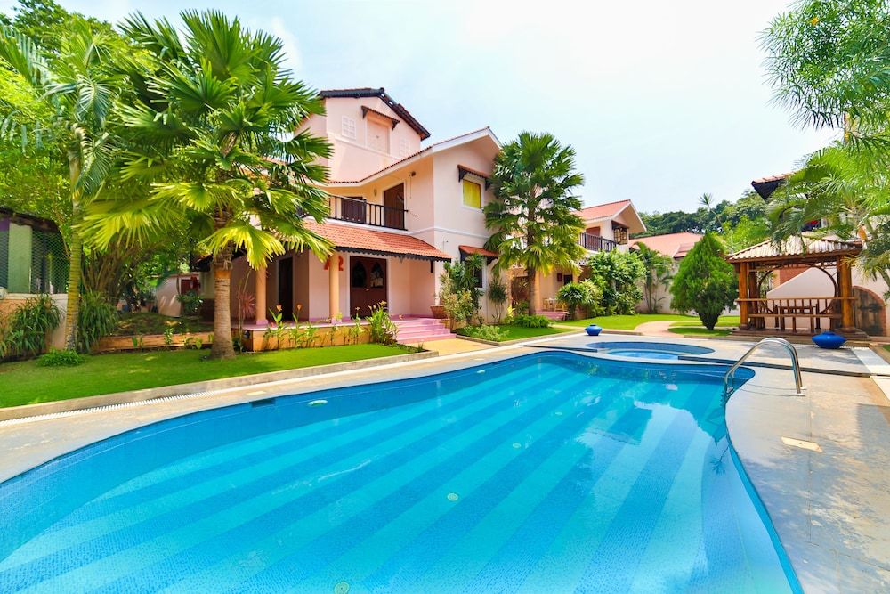Amour Resort Deluxe Room Pool View 19