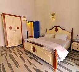 Amour Resort Deluxe Room Pool View 13