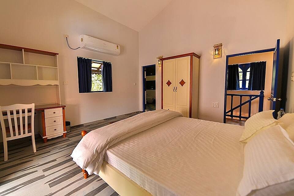 Amour Resort Deluxe Room Pool View 10