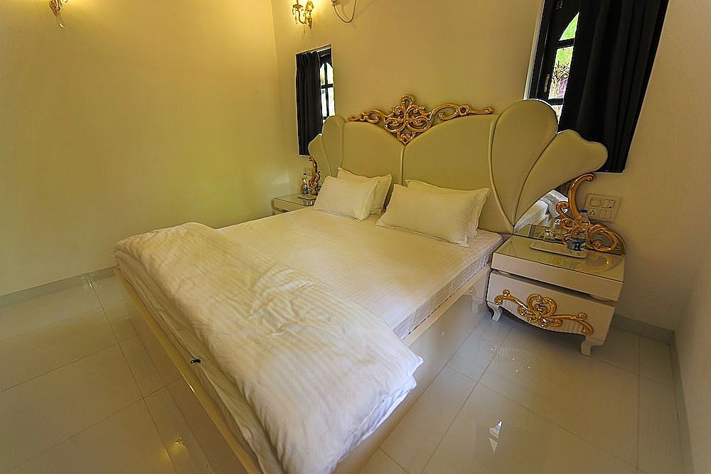 Amour Resort Deluxe Room Pool View 14
