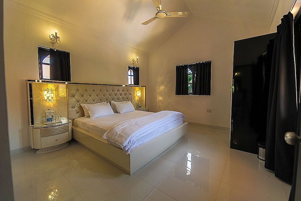Amour Resort Deluxe Room Pool View 16