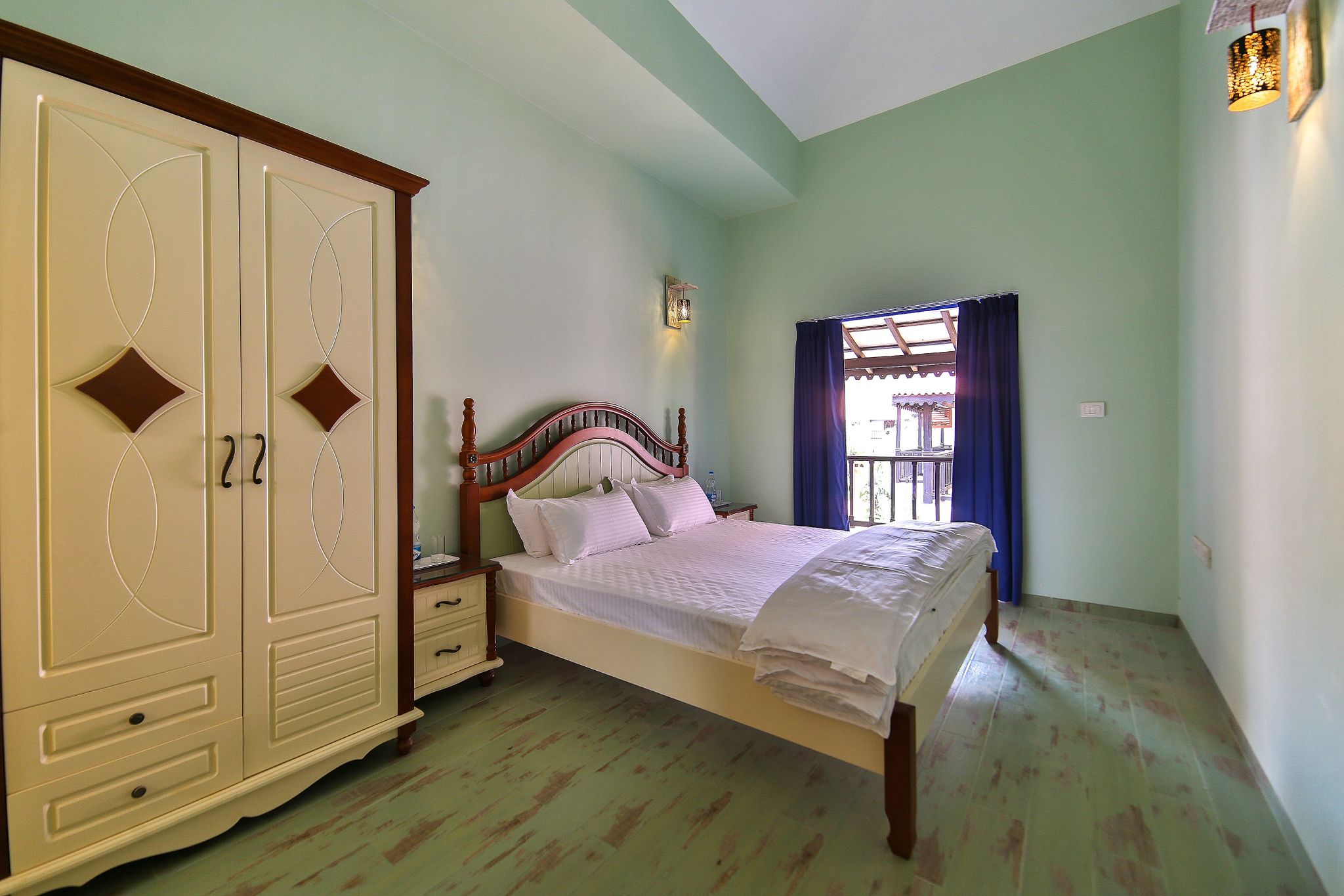 Amour Resort Deluxe Room 9