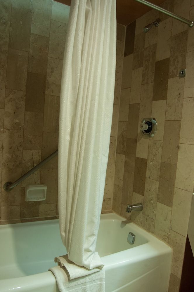 Grand Hotel Tijuana Standard Room, 1 King Bed 6