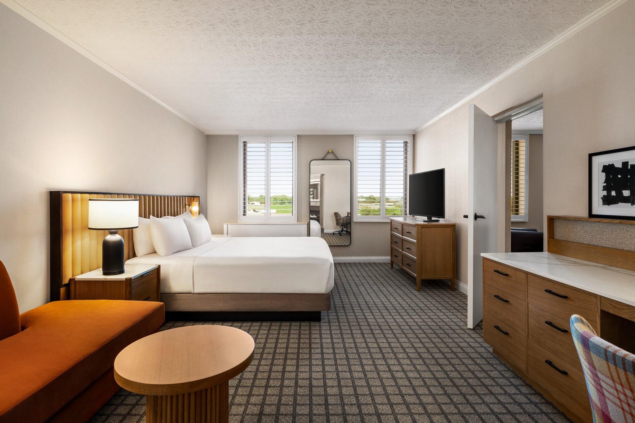1 King Bed Presidential Suite