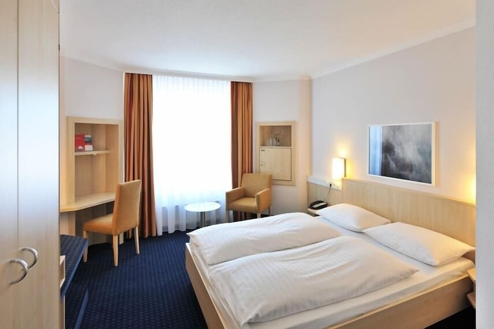 IntercityHotel Kiel Standard Room 2
