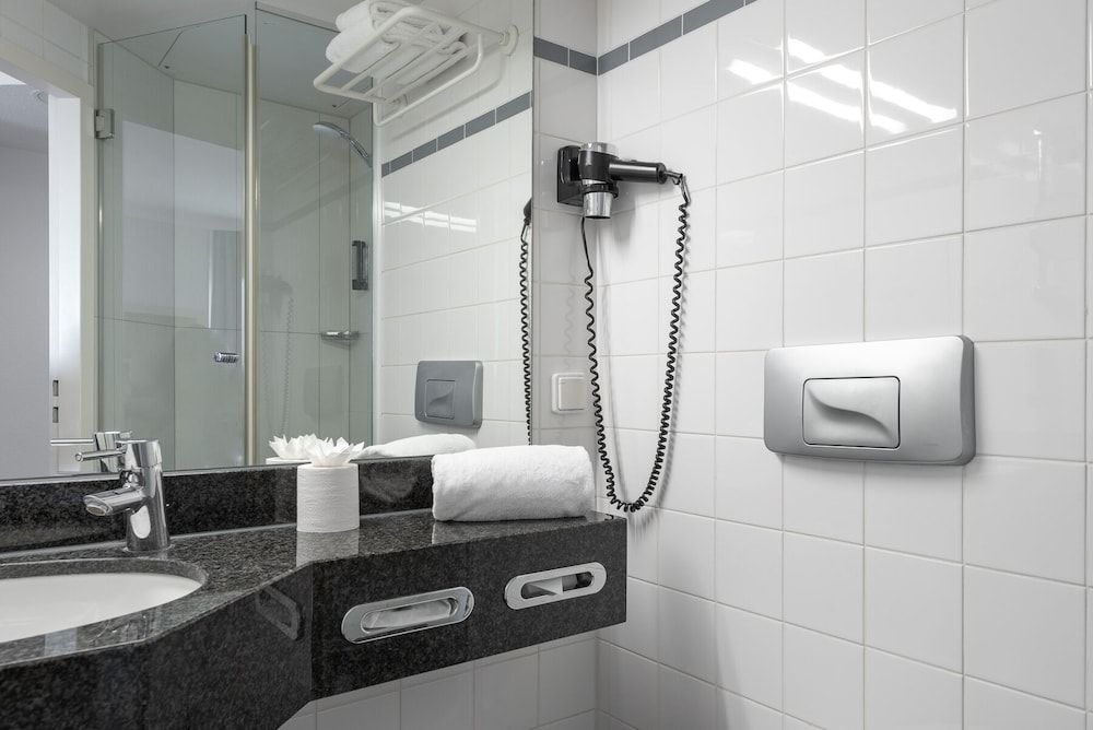 IntercityHotel Kiel Standard Room 4