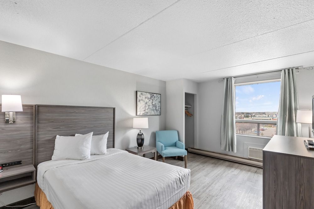 undefined Emerald Hotel & Suites 3