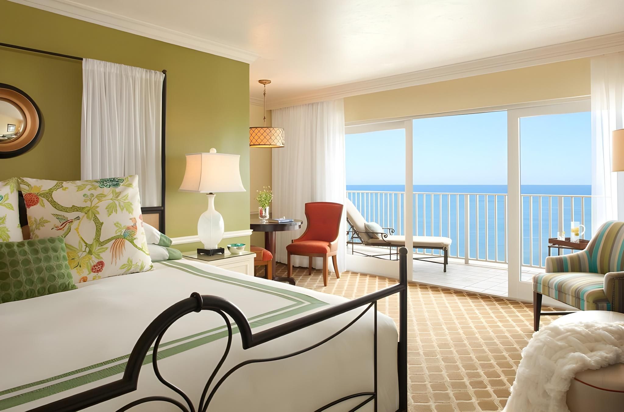 1 Bedroom Oceanfront Suite, 1 King