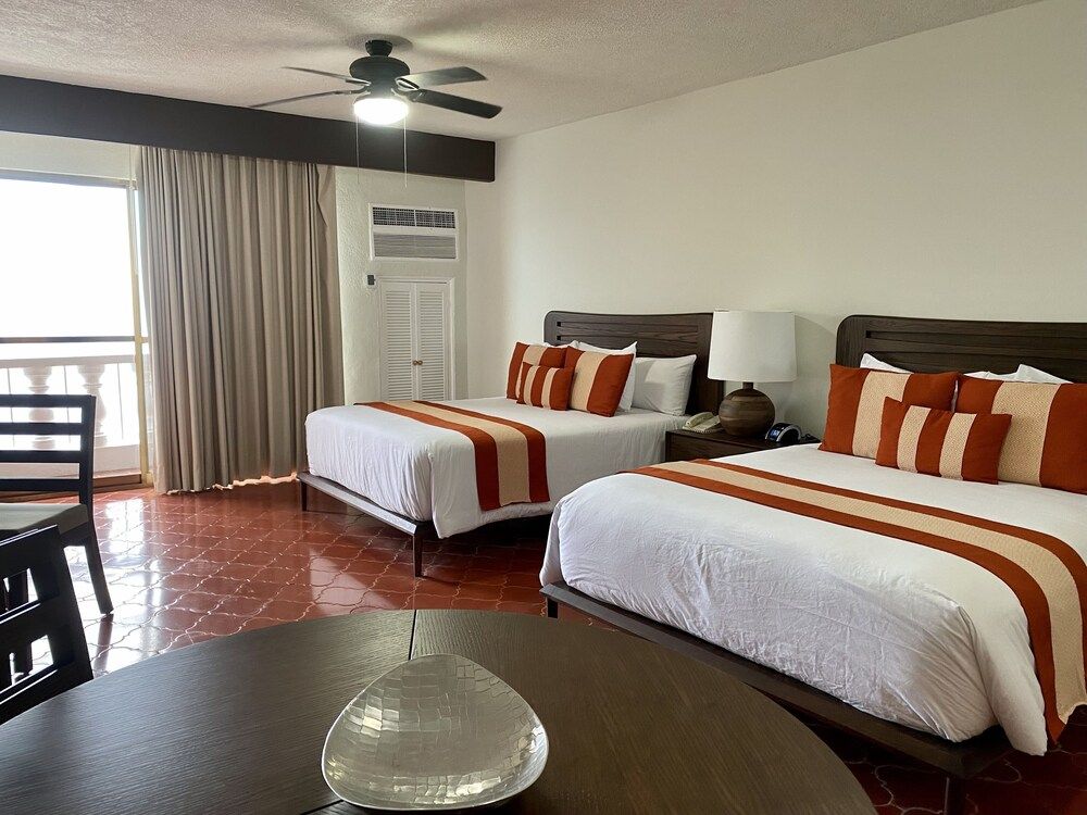 Costa Sur Resort & Spa 2 Queens Studio Oceanfront with balcony