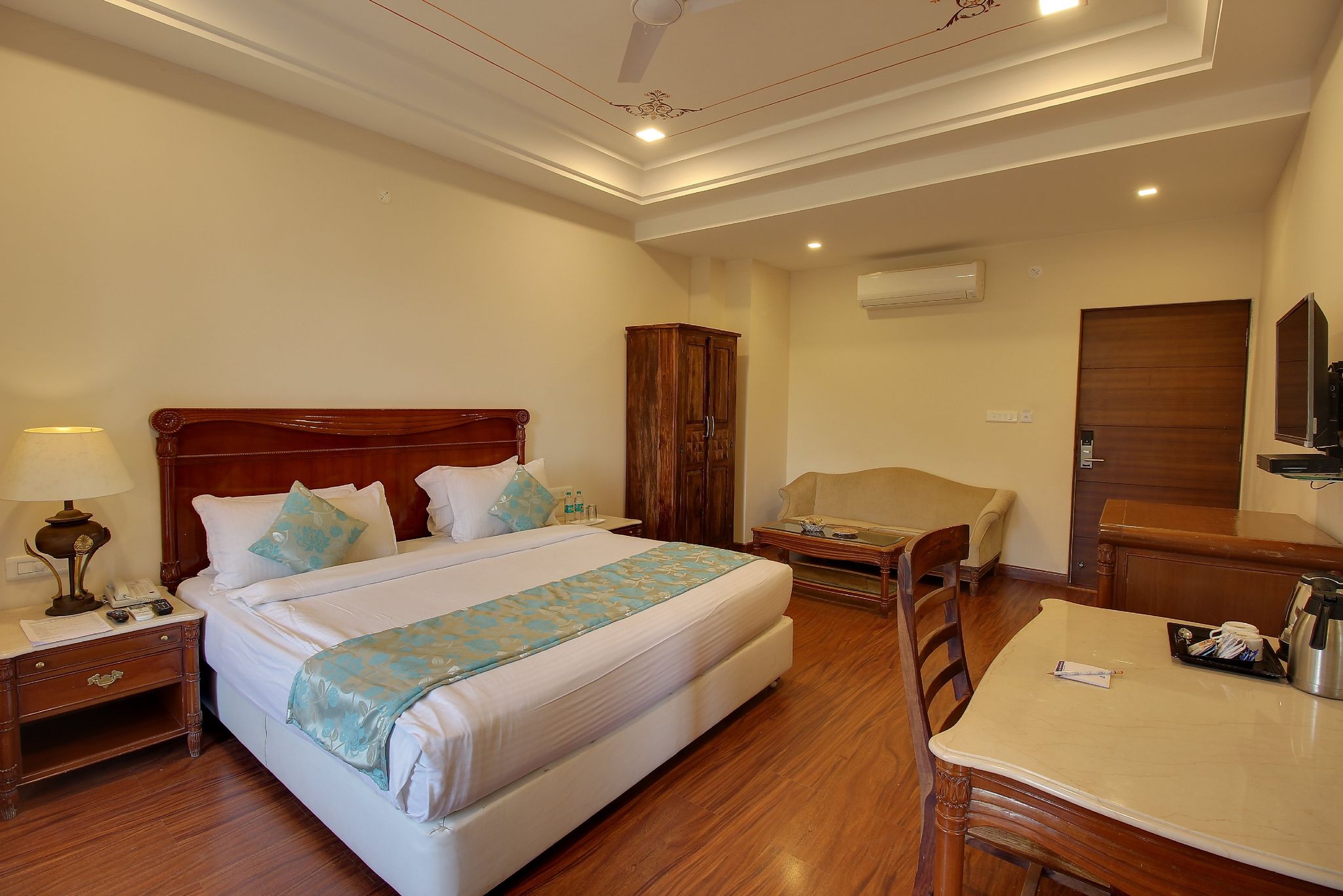 Suite Room with Jacuzzi