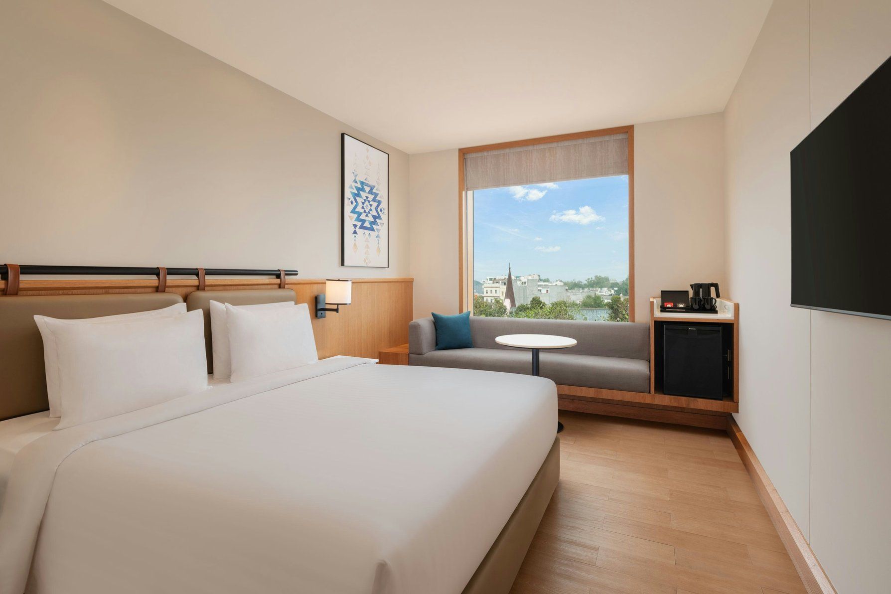 Fairfield Base King Room