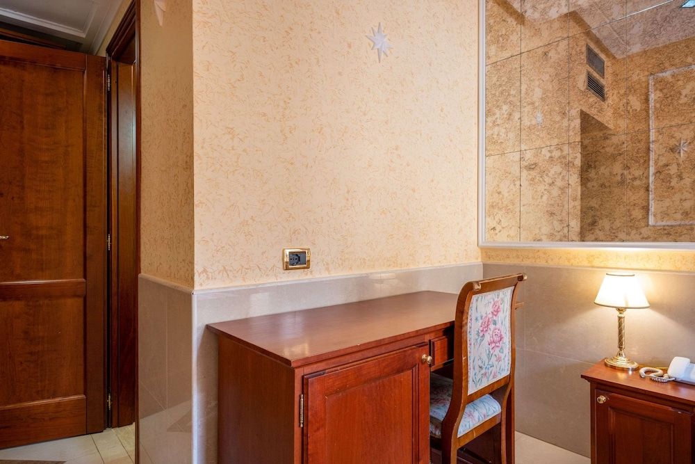 Comfort Hotel Bolivar Double or Twin Room 14