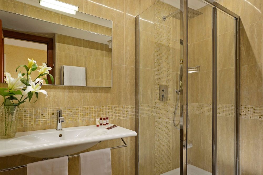 Comfort Hotel Bolivar Double or Twin Room 11